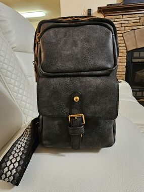 Men's Black Leather Crossbody Sling Bag with Gold Hardware